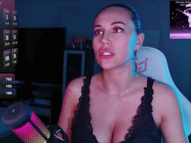 QWEENII webcam