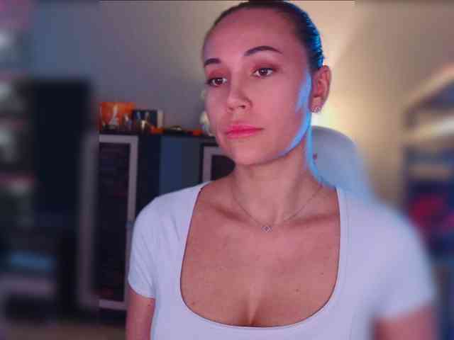 QWEENII webcam