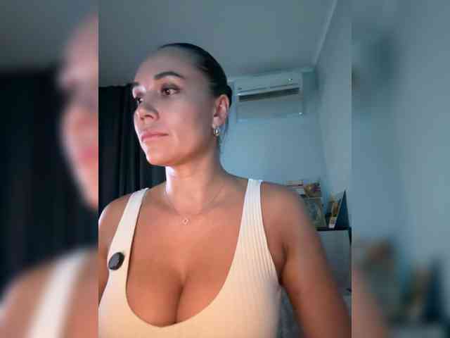 QWEENII webcam