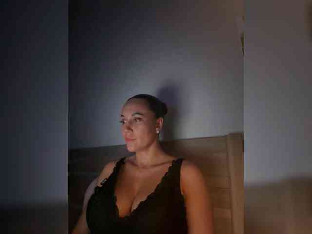 QWEENII webcam