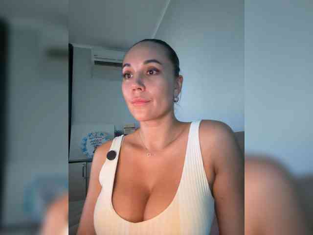 QWEENII webcam