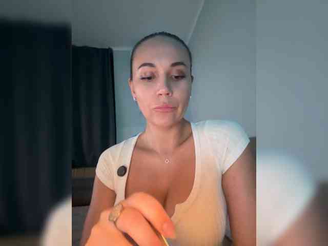 QWEENII webcam