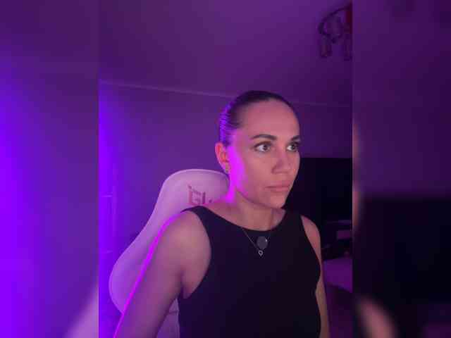 QWEENII webcam
