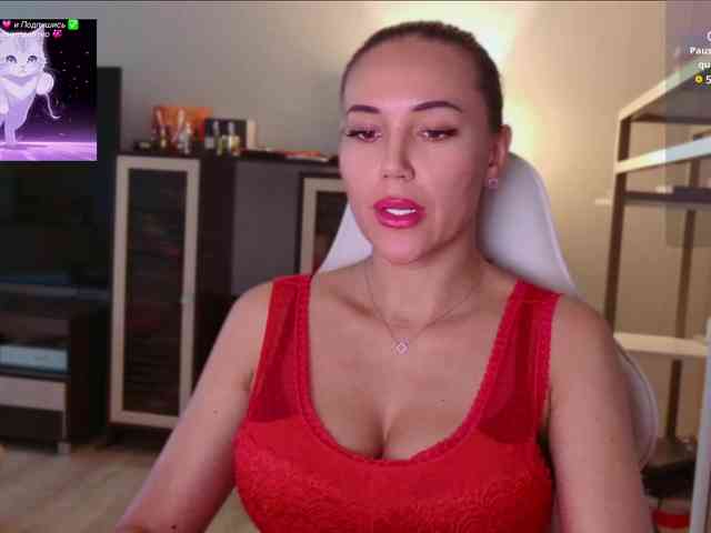 QWEENII webcam