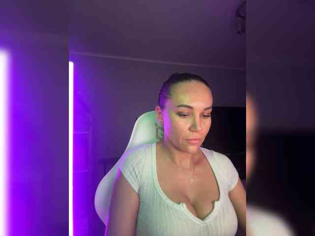 QWEENII webcam