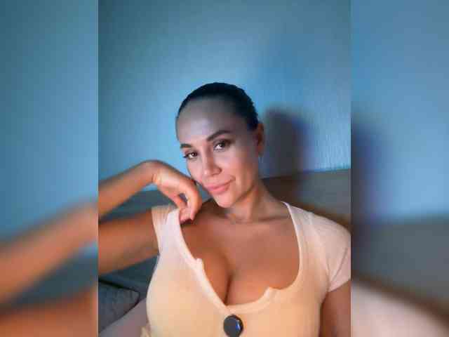 QWEENII webcam