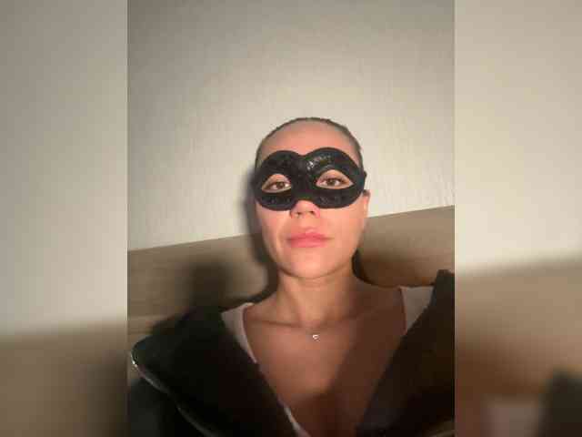 QWEENII webcam