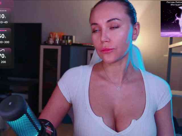 QWEENII webcam