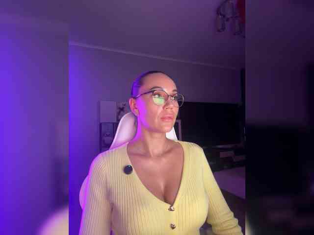 QWEENII webcam