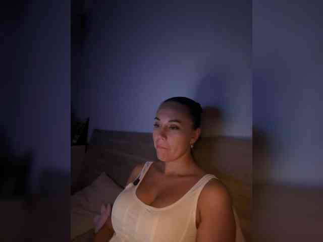 QWEENII webcam