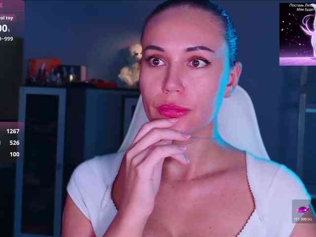 QWEENII webcam