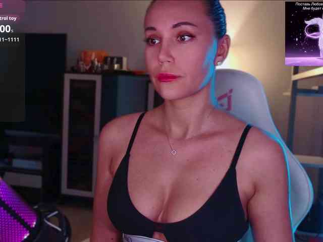 QWEENII webcam