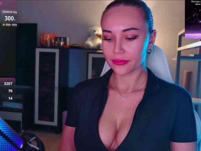 QWEENII webcam