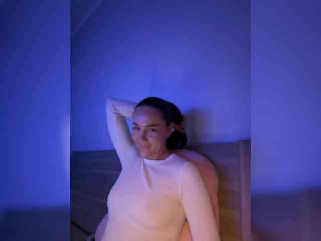 QWEENII webcam