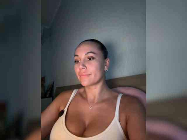 QWEENII webcam
