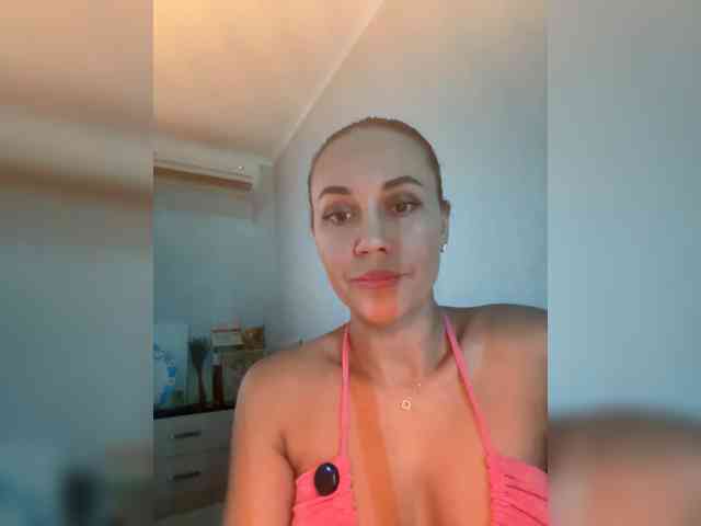 QWEENII webcam
