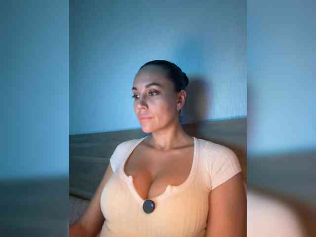 QWEENII webcam