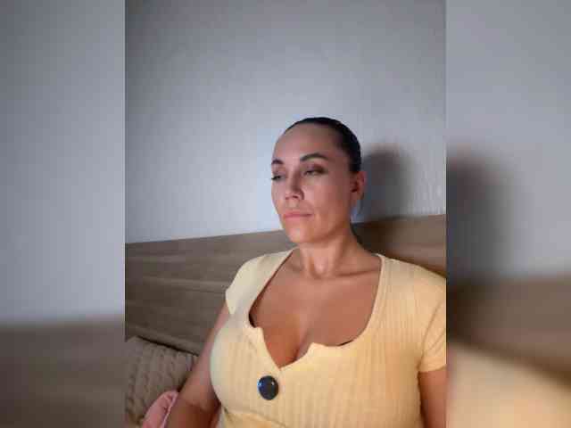 QWEENII webcam