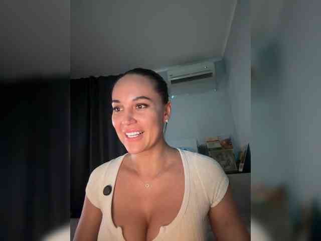 QWEENII webcam