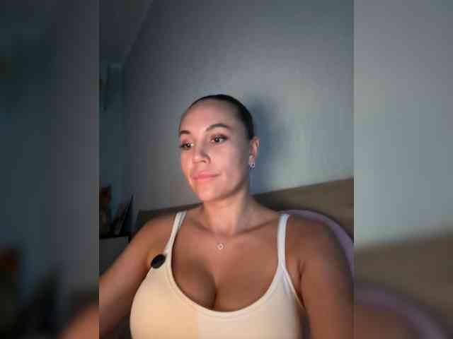 QWEENII webcam