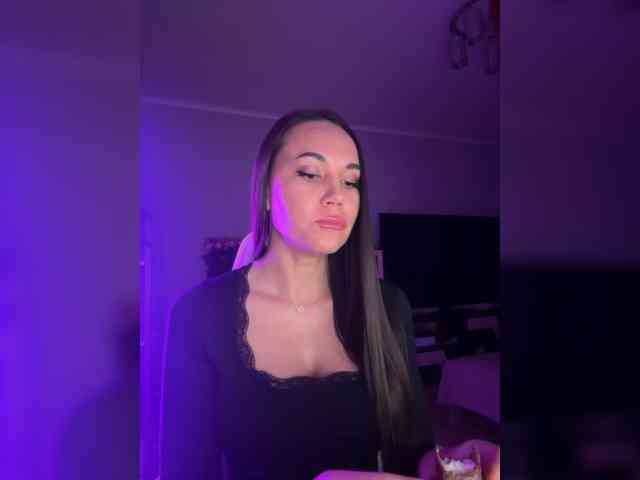 QWEENII webcam