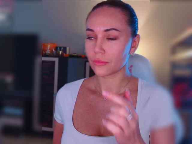 QWEENII webcam