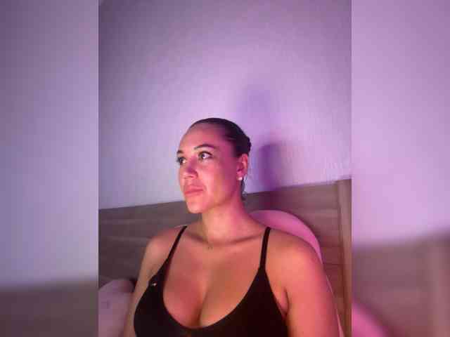 QWEENII webcam