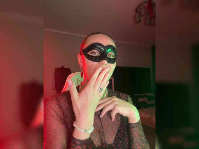 QWEENII webcam
