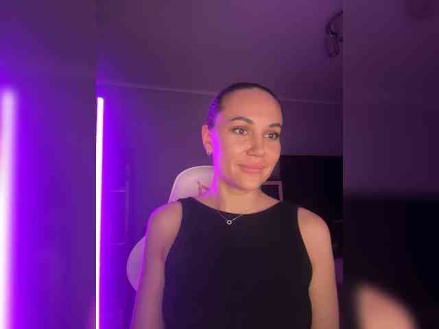 QWEENII Live Webcam on BongaCams