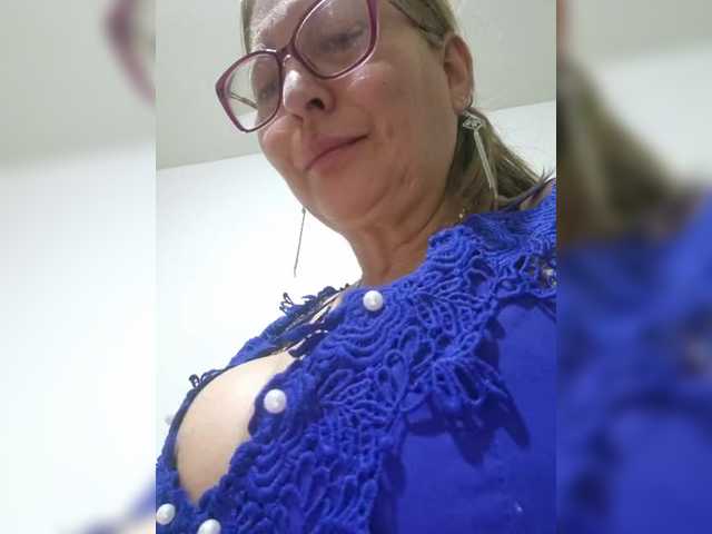 miatitsmature's BongaCams show and profile
