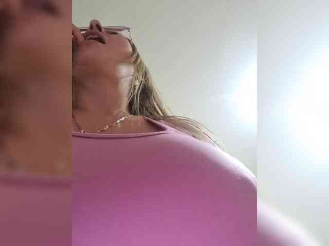 miatitsmature webcam