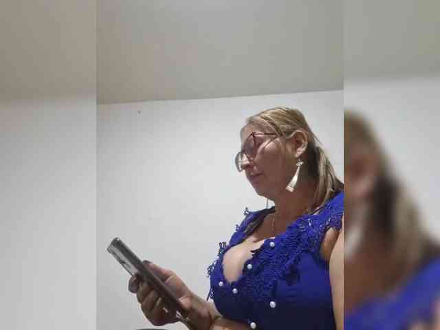 miatitsmature webcam