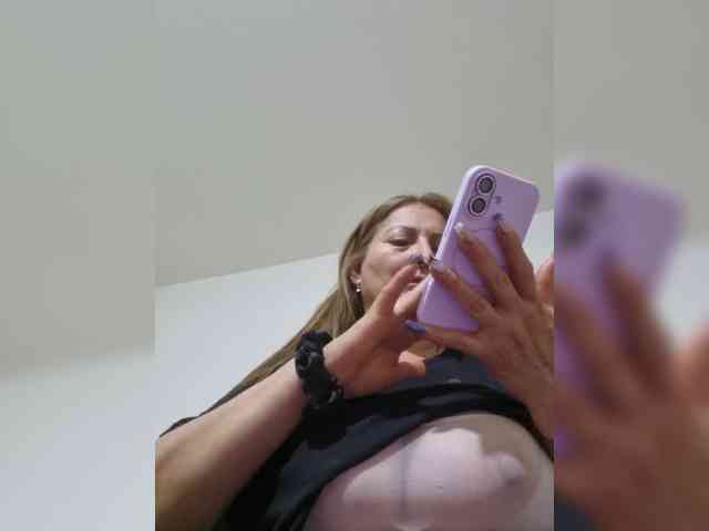 miatitsmature webcam