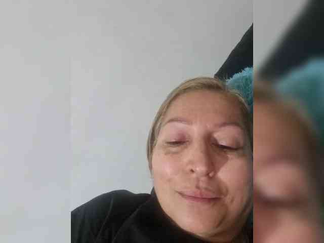 miatitsmature webcam