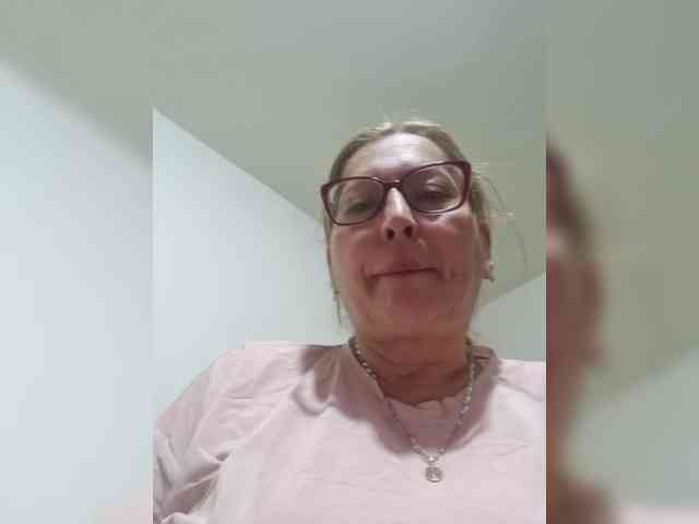 miatitsmature webcam