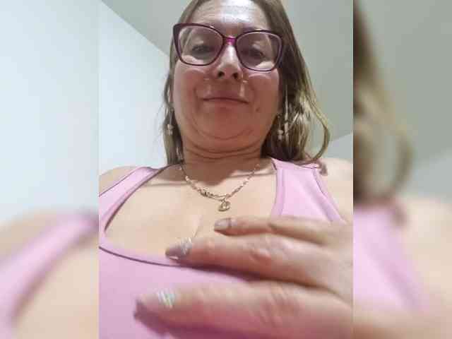 miatitsmature webcam