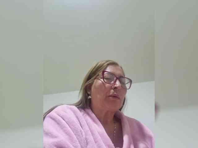 miatitsmature webcam