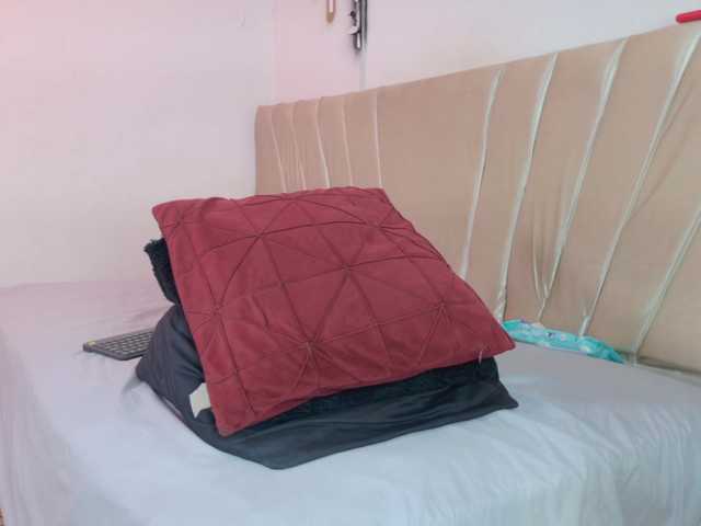 aly-n-seba live cam on BongaCams