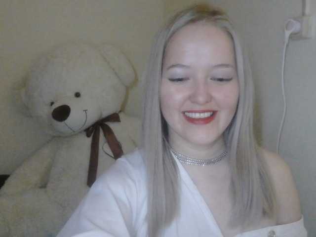 le modèle -Sweet-smile- est en webcam porno dans un show sur le site bongacams, il possède les tags suivants: White/Caucasian,Blonde,Shaved
