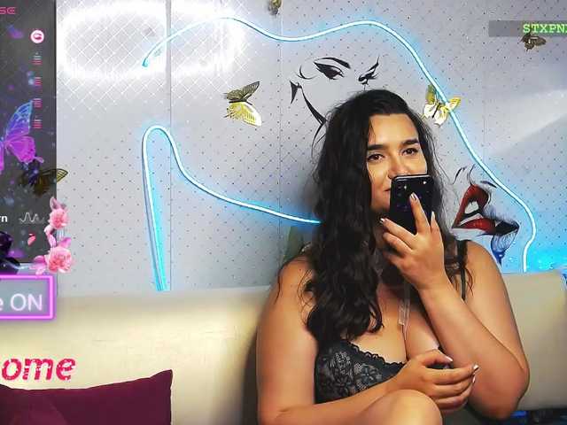 WickedButShy live cam on UnifiedCams