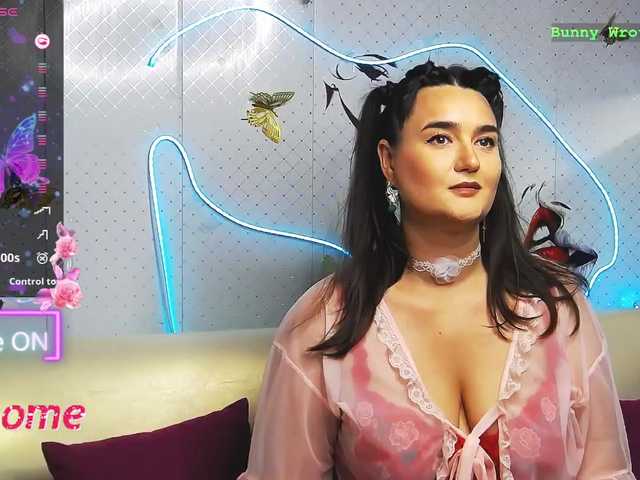 WickedButShy live cam on BongaCams
