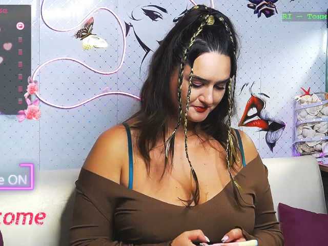 WickedButShy live cam on BongaCams