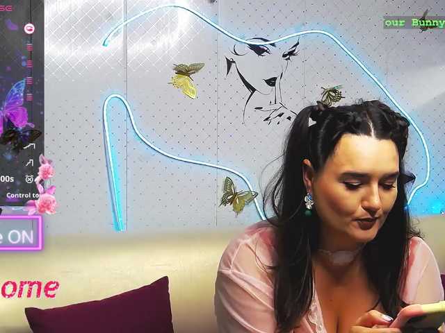 WickedButShy live cam on BongaCams