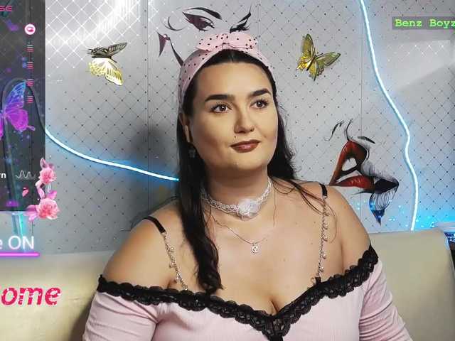 WickedButShy live cam on BongaCams