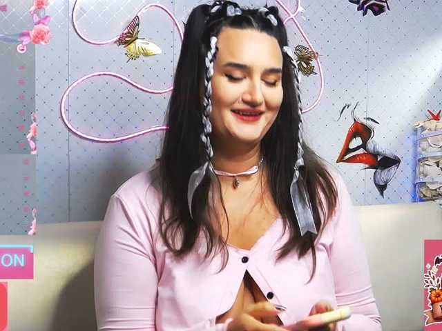 WickedButShy, en vivo ahora en BongaCams
