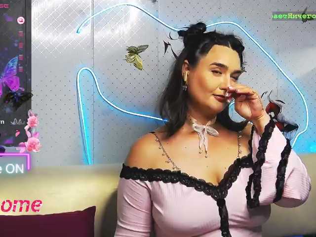 WickedButShy live cam on BongaCams
