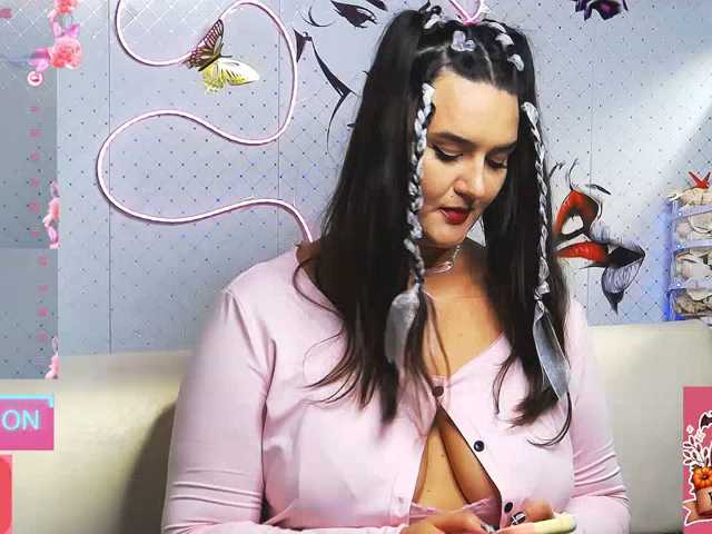 WickedButShy, en vivo ahora en BongaCams