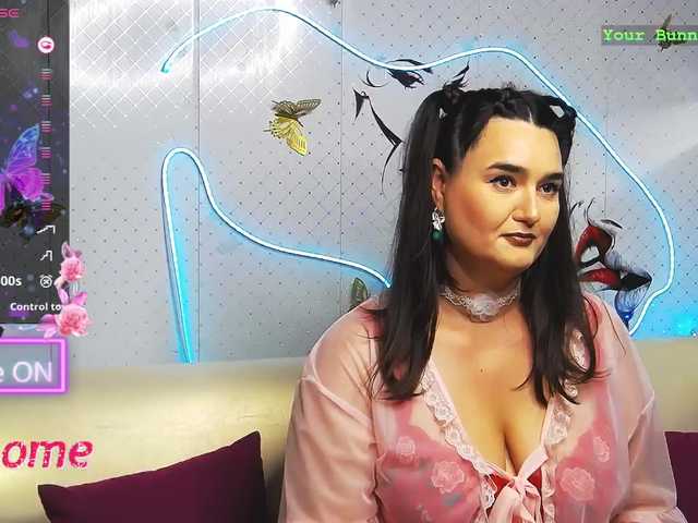 wickedbutshy live sex show
