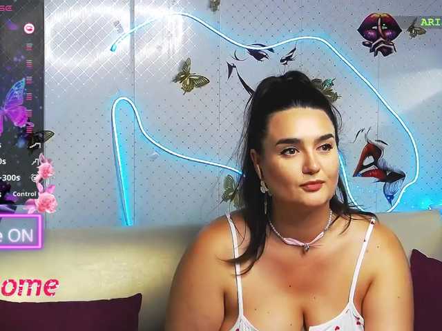 wickedbutshy live sex show