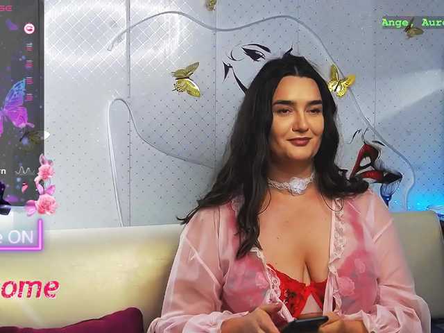 wickedbutshy live show